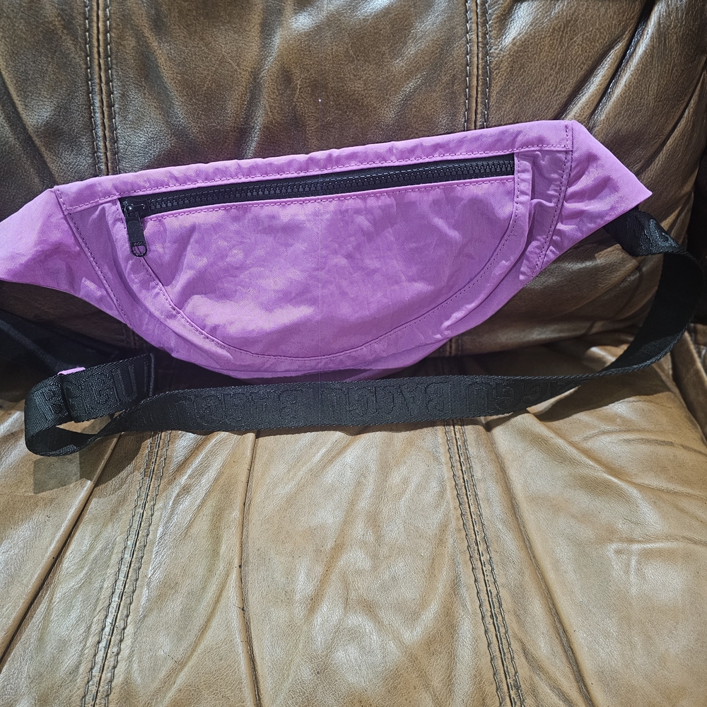 BAGGU Extra Pink Crescent Fanny Pack